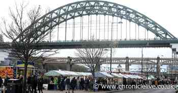 Newcastle Quayside busy as people brave cold weather for last market of the year