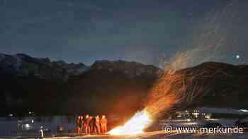 Besondere Tradition: Sonnwendfeuer unterm Sternenhimmel