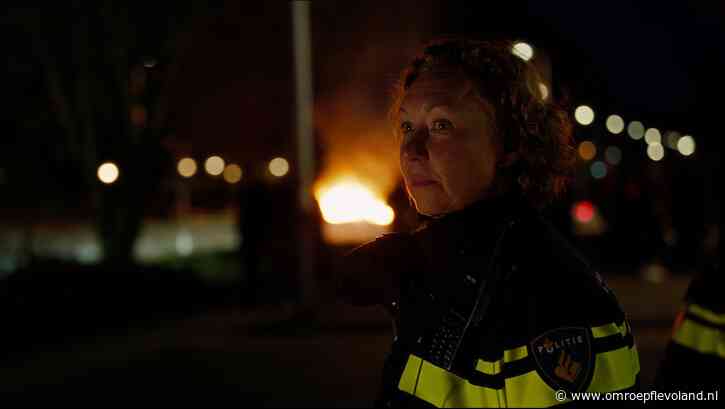 Urk - Wijkagente Urk toont uitdagingen en schoonheid van dorp in nieuwe politieserie