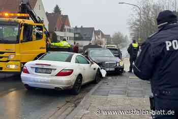 Schwerer Unfall in Bielefeld: Herforder verliert Kontrolle übers Auto