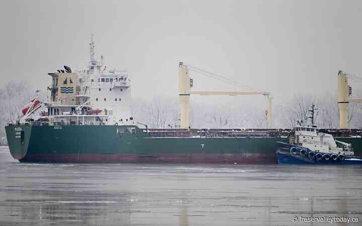 Authorities change plan to free ship stranded in Quebec