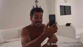 Timor Steffens laat Rico Verhoeven zien hoeveel hij is afgevallen na finale Expeditie Robinson