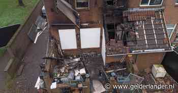 Ineens staat er een man bij het brandende huis in Vroomshoop, onder het bloed: ‘Ik kwam mijn hond halen’