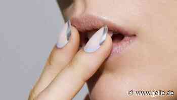 "Silver Tip Nails": Das festliche Nageldesign für Weihnachten und Silvester