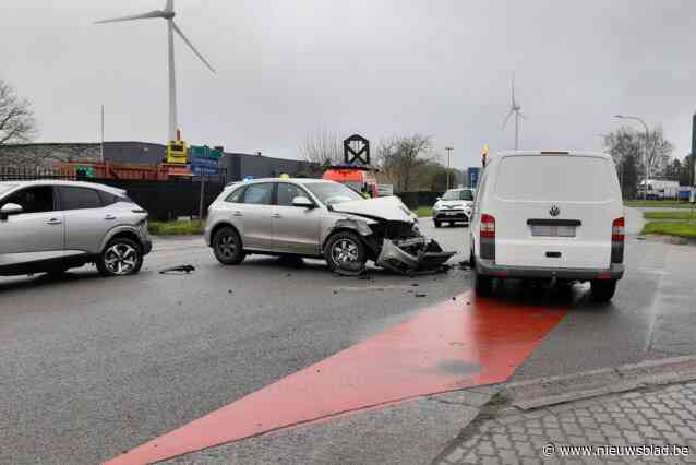 Drie voertuigen delen in de klappen bij botsing op Hoogveld