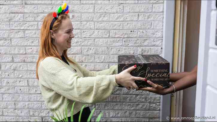 Lelystad - Recordaantal Lelystedelingen krijgt kerstpakket van Lelystadse Uitdaging