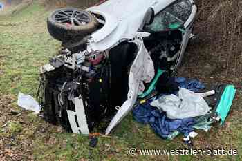 Alleinunfall auf der A44: 35-Jähriger schleudert bei Büren in Böschung