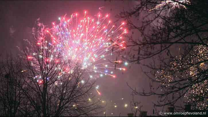 Almere - Veel minder vuurwerkoverlast-meldingen: 'Mensen gaan slechte kant van vuurwerk inzien'