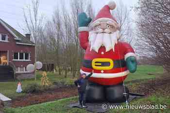 Reuzekerstman in tuin verrast voorbijgangers: “De grootste van heel België”