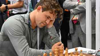 Chess great Carlsen returns to the Championships — and the jeans stay on