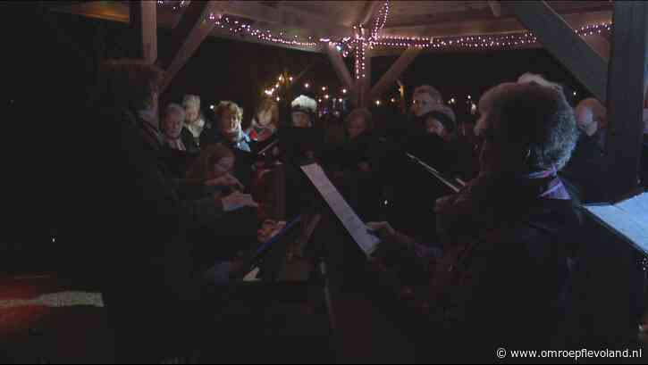 Emmeloord - Lichtjesavond op begraafplaats wordt steeds groter: 'Geeft nabestaanden steun'