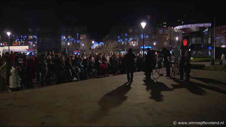 Lelystad - Joodse gemeenschap verlicht Stadshuisplein met viering Chanoeka