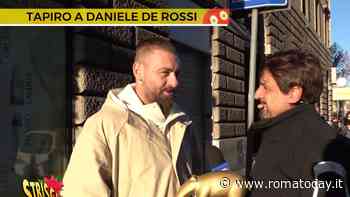 Daniele De Rossi riceve il tapiro di Striscia la Notizia per l'esonero dalla Roma