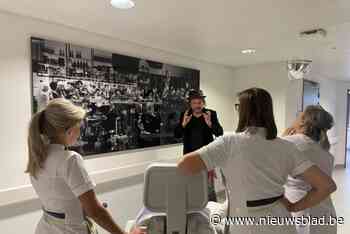 Feestelijk tafereel van 23 oma’s siert afdeling Geriatrie Sint-Trudo: “Een ode aan herinneringen”