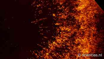 Ruimtefoto van het oudjaar: een hoop knalwerk