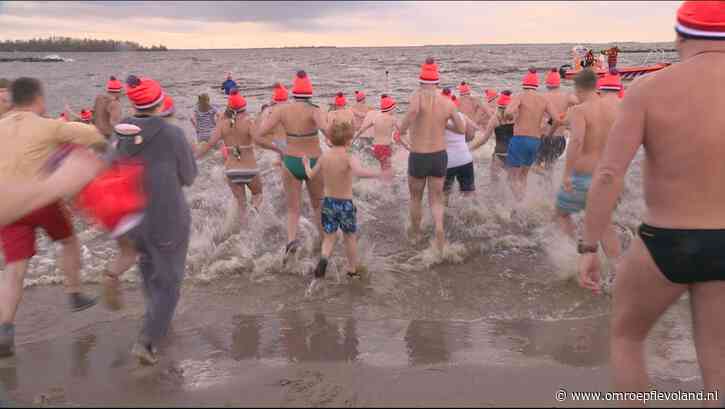 Flevoland - Nieuwsoverzicht 31/12 | Nieuwjaarsduik Zeewolde afgelast • Lange wachtrijen voor oliebollen