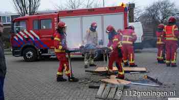 Tafel in de brand in Hoogezand, brandweer blust de brand