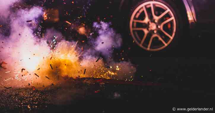 Vuurwerk zorgt elk jaar voor miljoenenschade, maar dekt de verzekering ook de geblakerde voordeur?