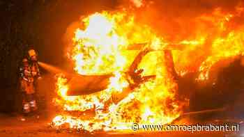 Eindejaarsblog: jongeren steken scooters in brand • bestelbus in vlammen op