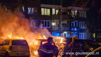 Geparkeerde auto’s beschadigd door brand aan Erasmusplein