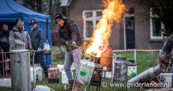 Carbidschieten in beeld. Zo gaat de Achterhoek knallend het nieuwe jaar in