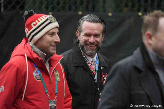 Bedard and the Blackhawks ride the L to Wrigley Field for Winter Classic