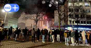 Silvester 2024 in Hannover: Ruhige Party dank Polizeipräsenz am Steintor