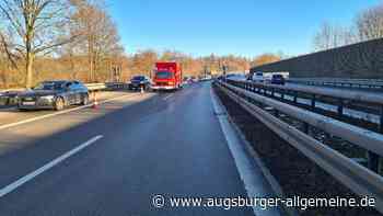 In Landsberg setzt eine Rakete einen Pkw in Brand