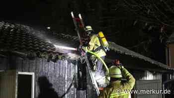 Einsätze in der Silvester-Nacht: Garage und Altkleidercontainer in Vollbrand
