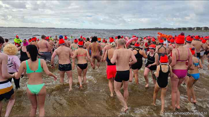 Almere - Nieuwjaarsduiken Almere Haven en Urk alsnog afgelast