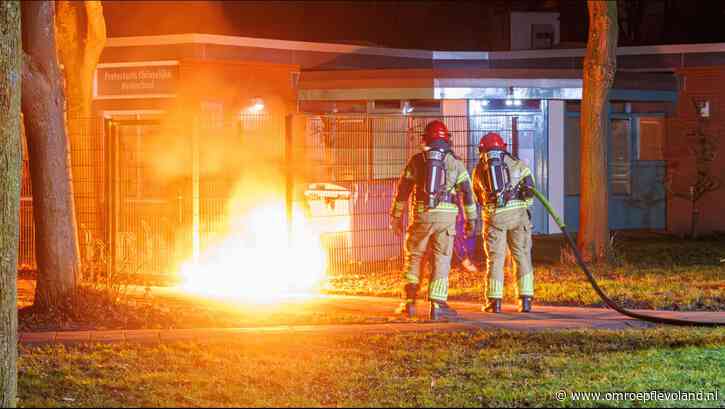 Flevoland - Nieuwjaarsnacht in Flevoland: drie vuurwerkslachtoffers, veel brandmeldingen
