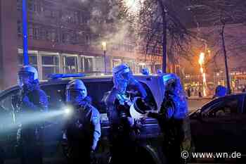 Polizei am Hafen mit Feuerwerk beschossen