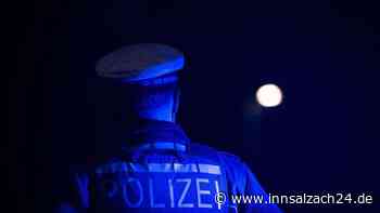 Feuerwerksbatterie fällt um und schießt in Menschenmenge: Zwei Personen verletzt