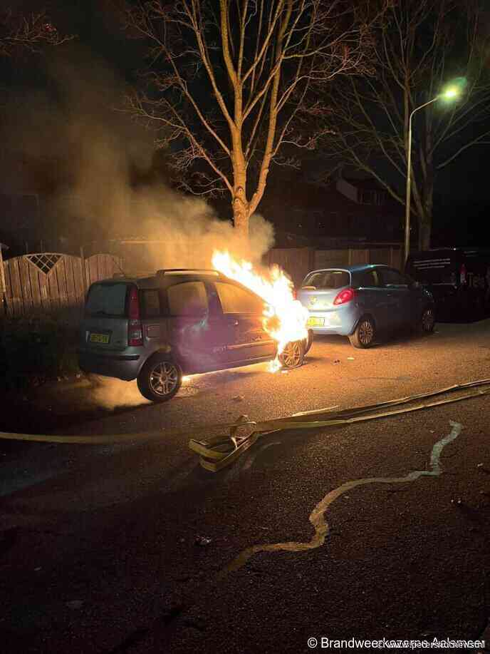 Auto in brand op Geraniumstraat Aalsmeer
