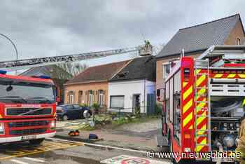 Huisje in Zittaart onbewoonbaar na dakbrand: “We moesten de pannen verwijderen”