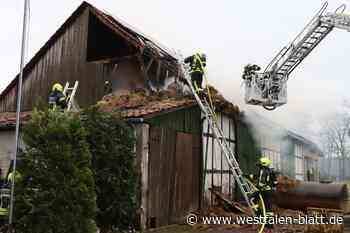 Erneut rückt die Feuerwehr Hövelhof zu Dachstuhlbrand aus