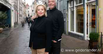 Ze knipten Sean Connery en de Dolly Dots, nu legt dit  bekende kappersduo uit Deventer de schaar neer