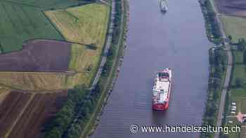 Frachter rammt in Nord-Ostsee-Kanal Schleusentor - Schleuse zu