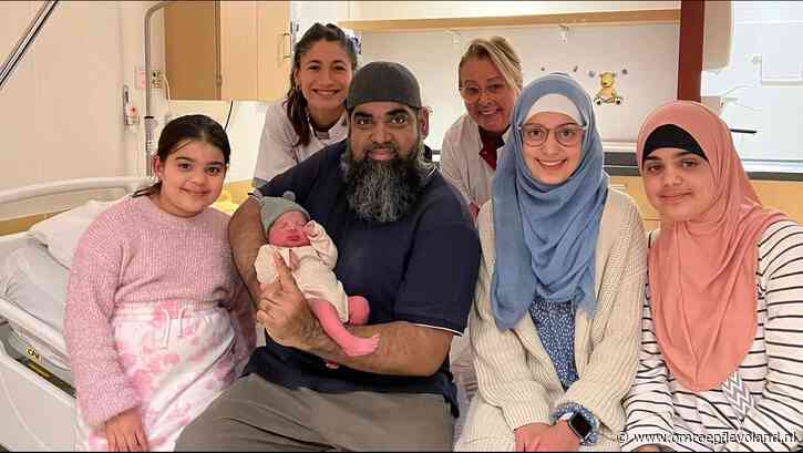 Almere - Na een nek-aan-nekrace is Yaseen de eerste Flevolandse baby van 2025