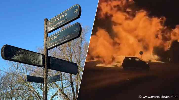 Schokkende vuurwerkbeelden: vuurzee zet voorbijrijdende auto in brand