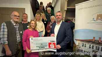 Sparkasse spendet Küche für Seniorenmanagement in Erpfting