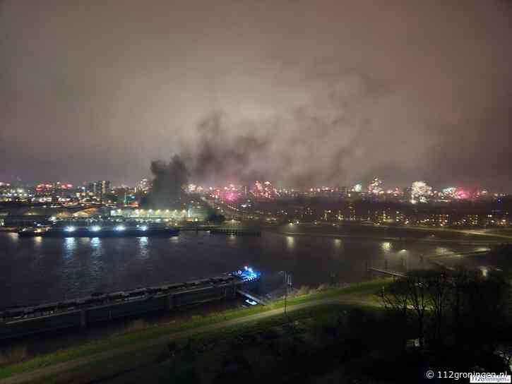 Brand bij Praxis Damsterdiep blijkt afvalbrand achterzijde (Video)
