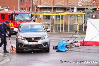 Fietsster (63) in levensgevaar na aanrijding op rotonde: “Omstandigheden worden onderzocht”