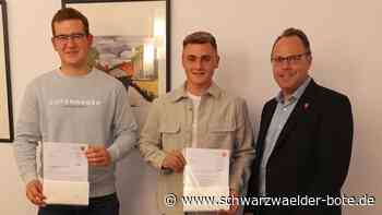 Im Egenhauser Rathaus: Holder ehrt erfolgreiche Azubis