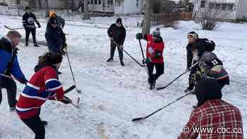 Childhood game turned into New Year's Day tradition for Winnipeg family plays out in Glenwood
