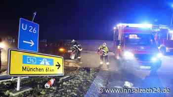 Silvesterbilanz: Papiertonne in Flammen, Verkehrsinsel verwüstet und Kleinkind stellt Herd an