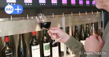 Wein aus dem Automaten: Bei „Zebra“ in Hannover zapfen Gäste selbst