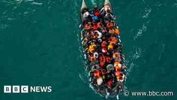 Suspected people smugglers face phone and travel ban