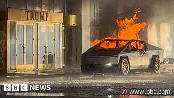 Police investigate if blast at Trump hotel is linked to New Orleans attack