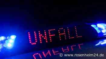 Auto bei Stephanskirchen offenbar von Zug erfasst – massive Störungen im Bahnverkehr